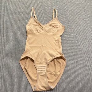 NWT Brand new shape wear